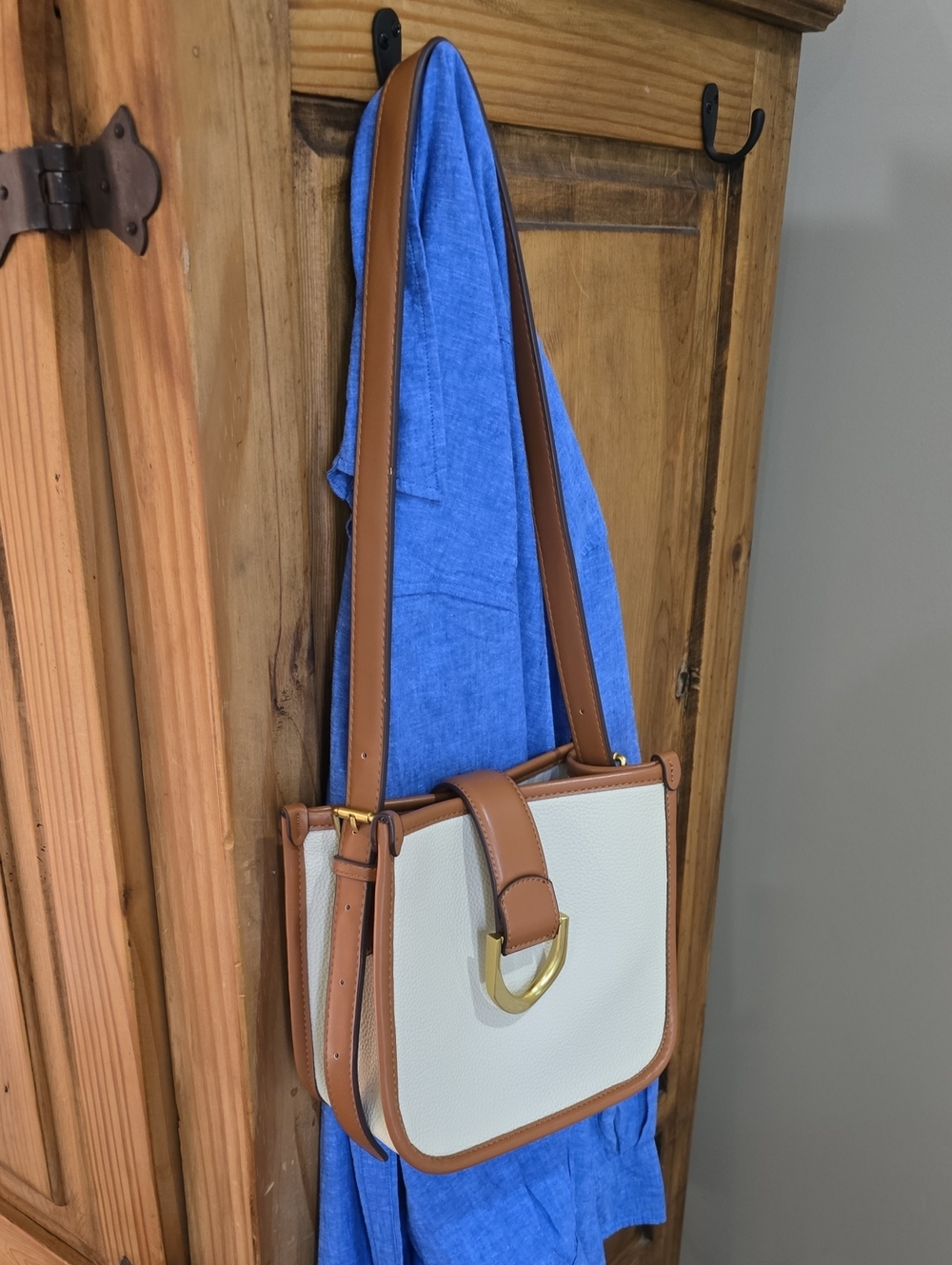 Cream and Tan Crossbody Shoulder Bag with Gold Accent